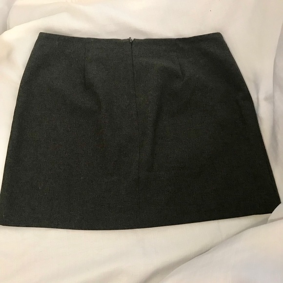 Guess❓Skirt~Metal Insignia / Host Pick - Picture 4 of 8